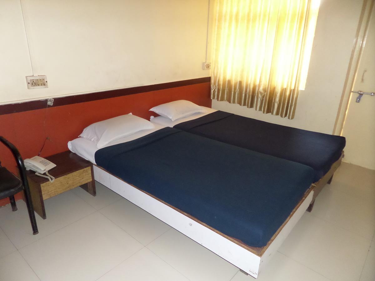 Hotel Sadanand Sāngli Extérieur photo