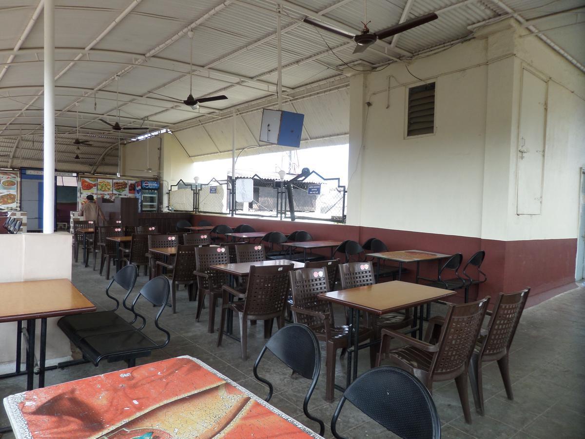 Hotel Sadanand Sāngli Extérieur photo