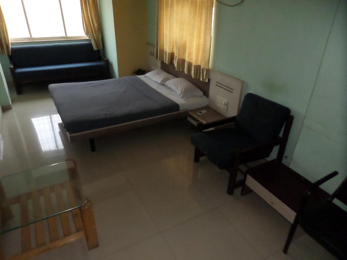 Hotel Sadanand Sāngli Extérieur photo