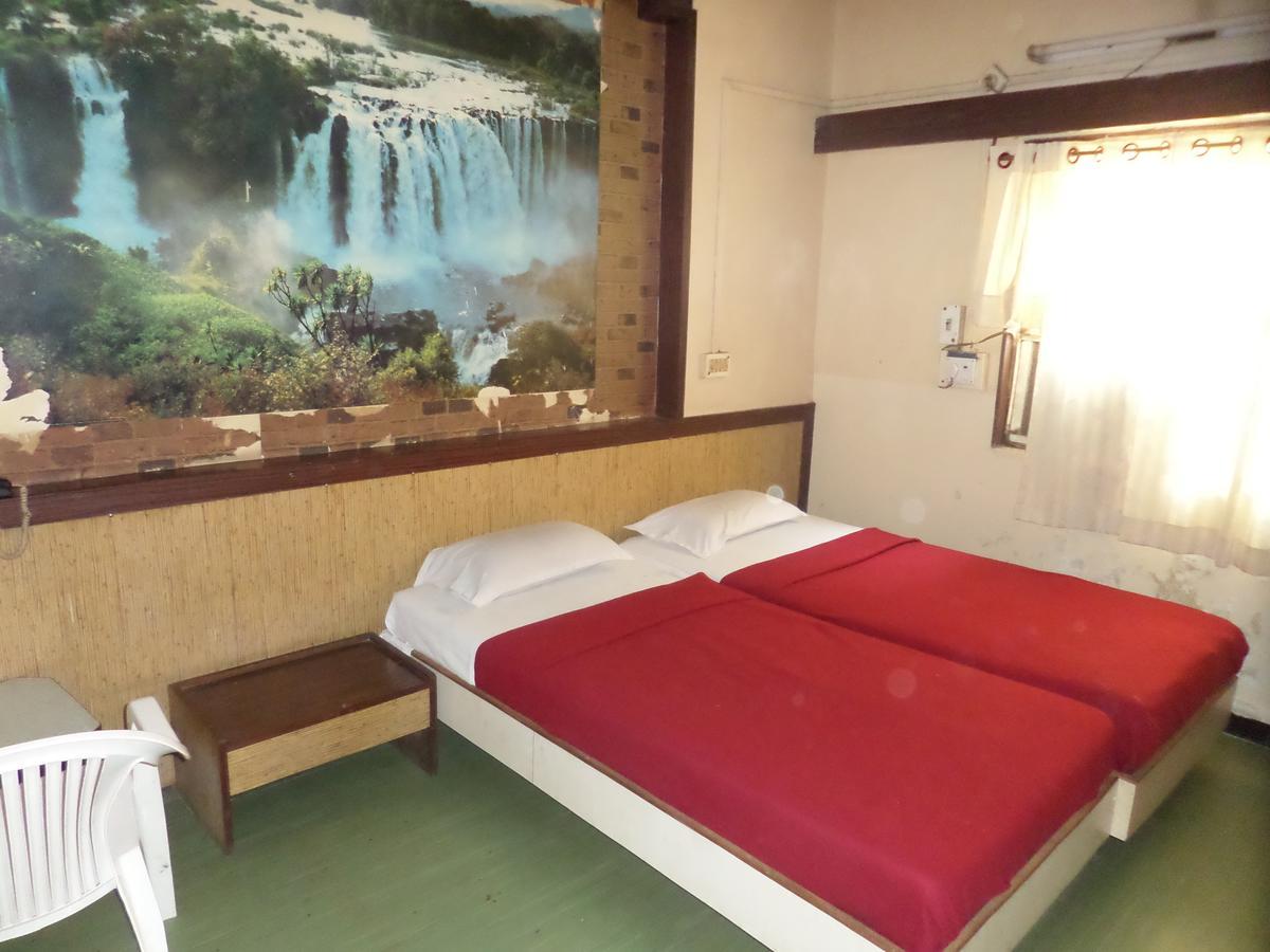 Hotel Sadanand Sāngli Extérieur photo