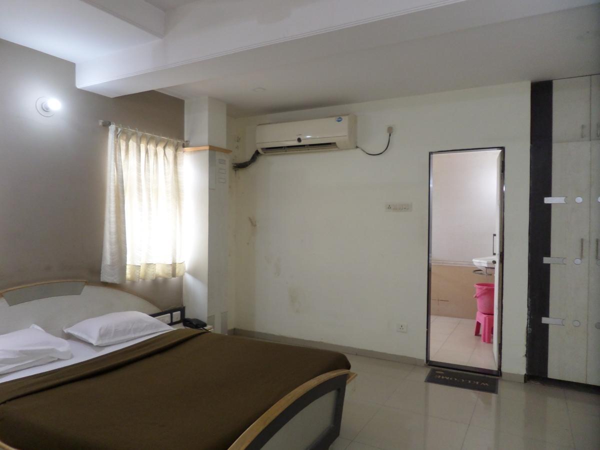 Hotel Sadanand Sāngli Extérieur photo