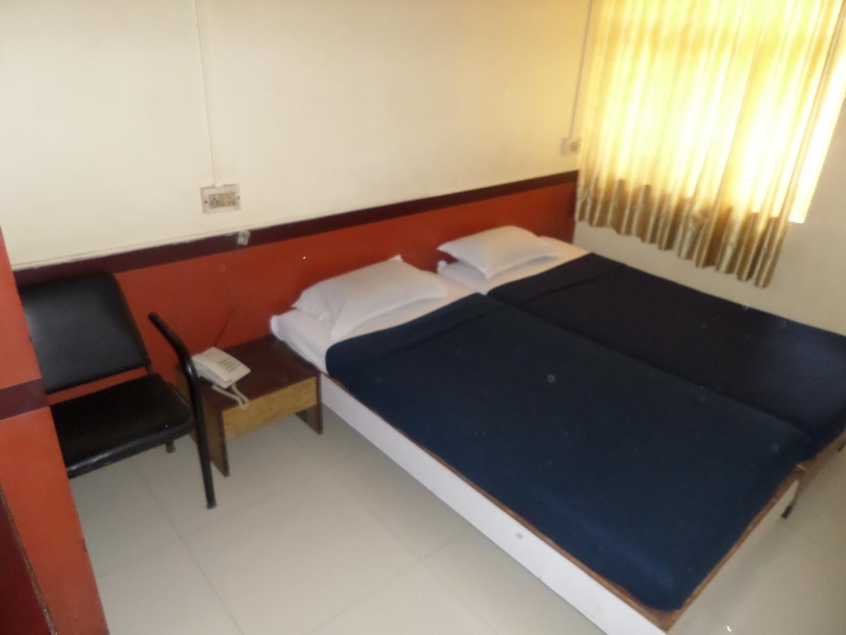 Hotel Sadanand Sāngli Extérieur photo
