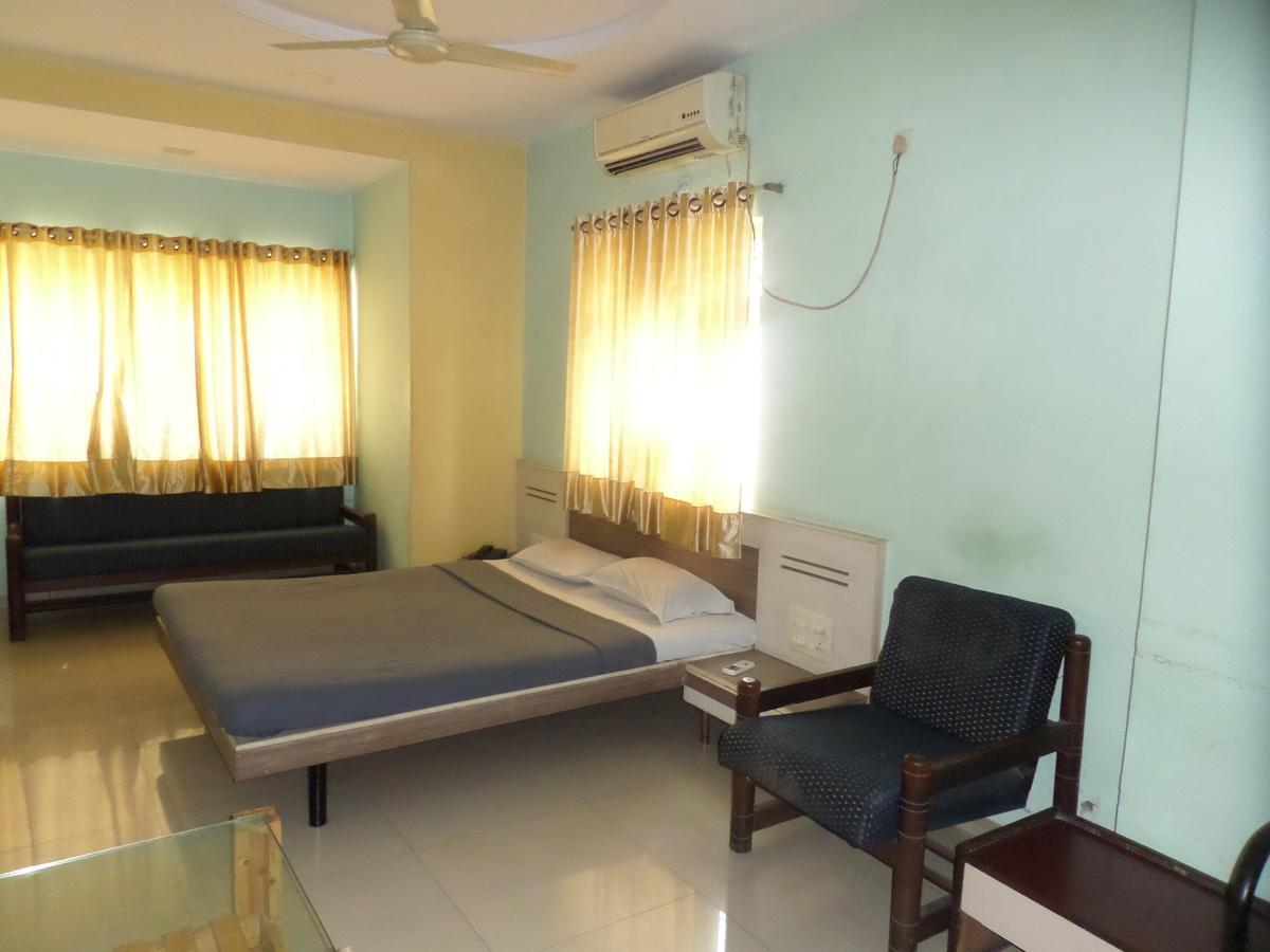 Hotel Sadanand Sāngli Extérieur photo