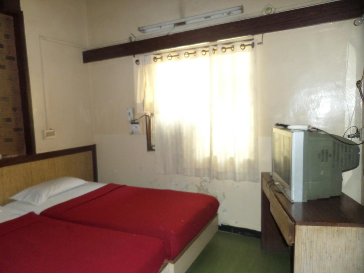 Hotel Sadanand Sāngli Extérieur photo