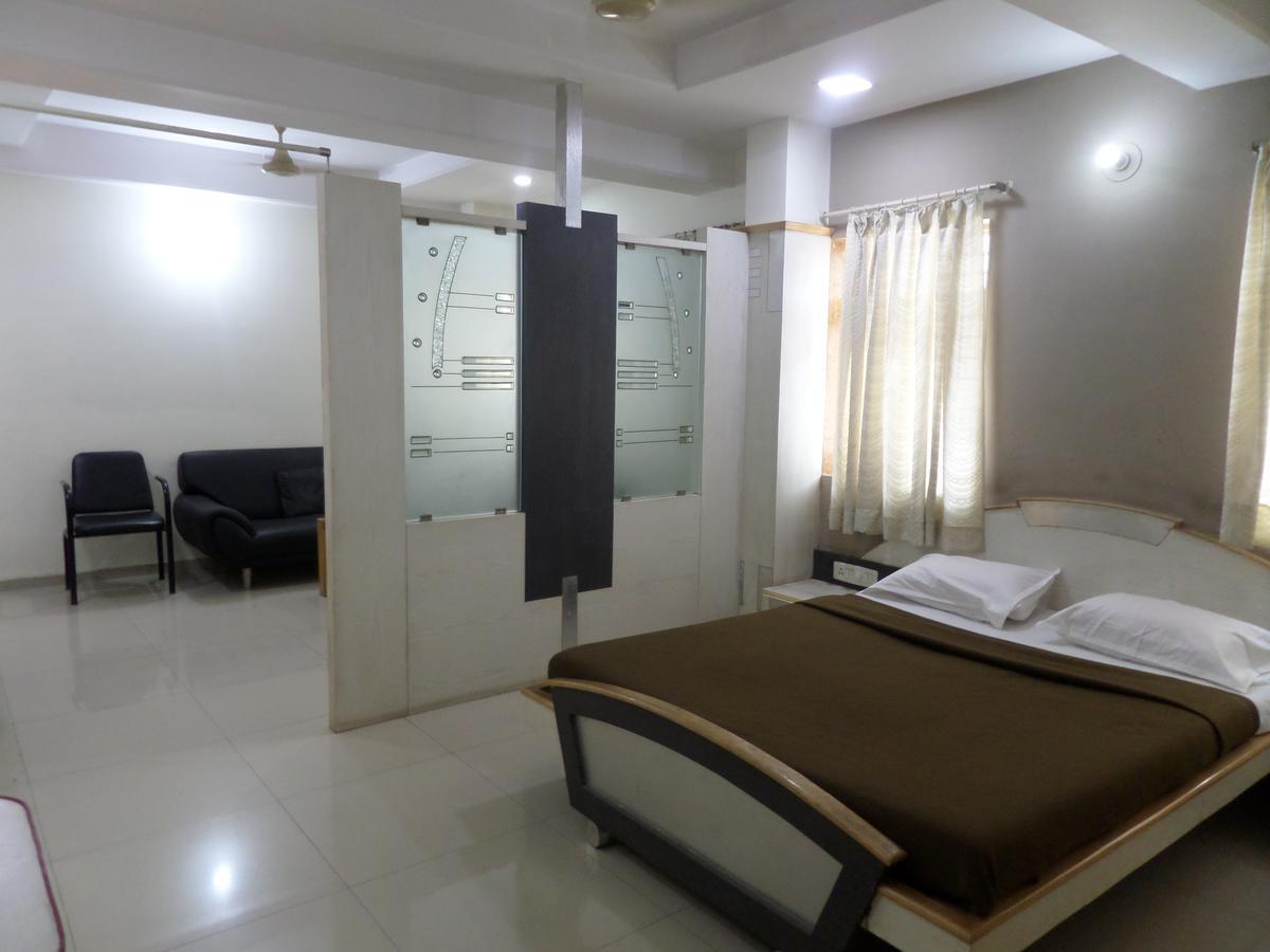 Hotel Sadanand Sāngli Extérieur photo